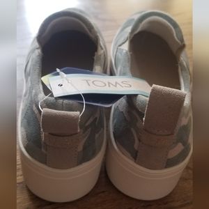 Toms tennis shoes